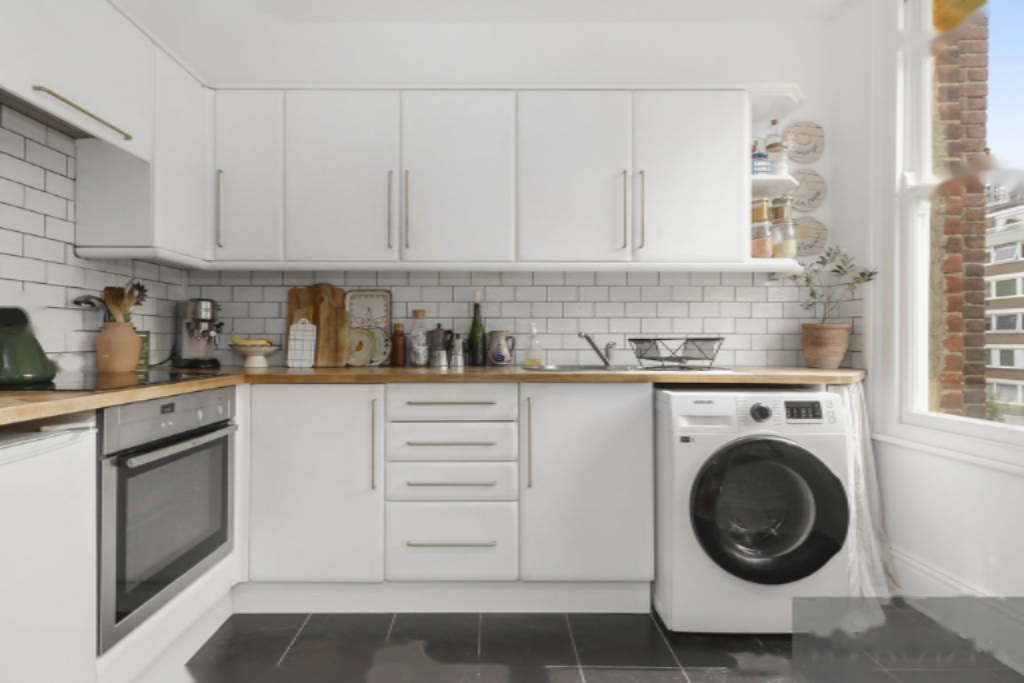 Flat in London, United Kingdom, 40 m² - picture 13