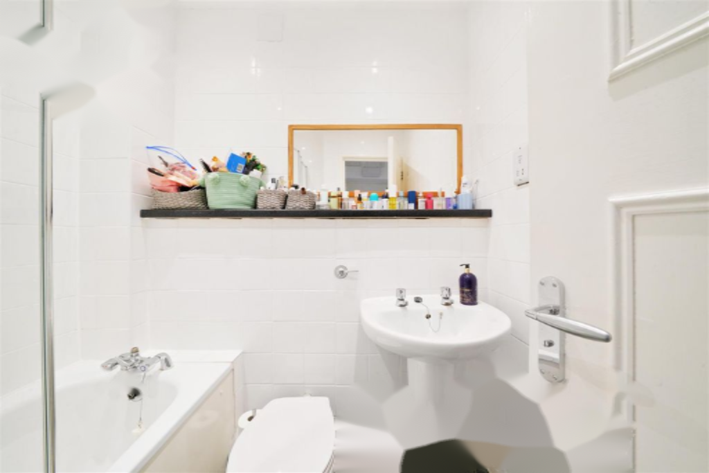 Flat in London, United Kingdom, 30 m² - picture 14