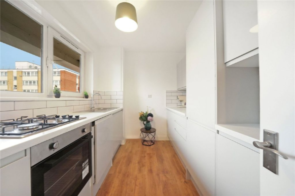 Flat in London, United Kingdom, 49 m² - picture 15