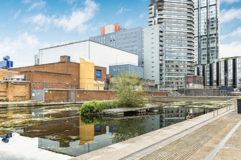 Flat in London, United Kingdom, 44 m² - picture 15