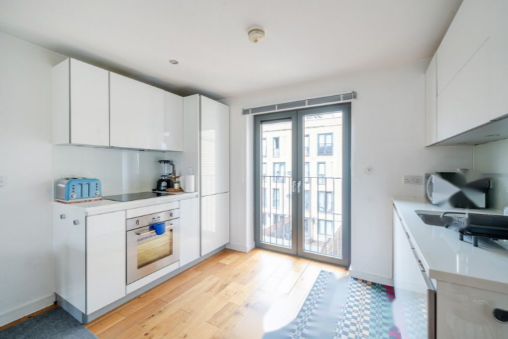 Flat in London, United Kingdom, 56 m² - picture 15