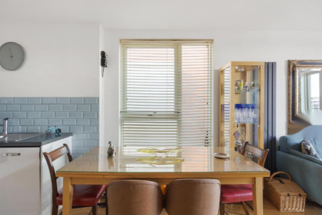 Flat in London, United Kingdom, 72 m² - picture 16