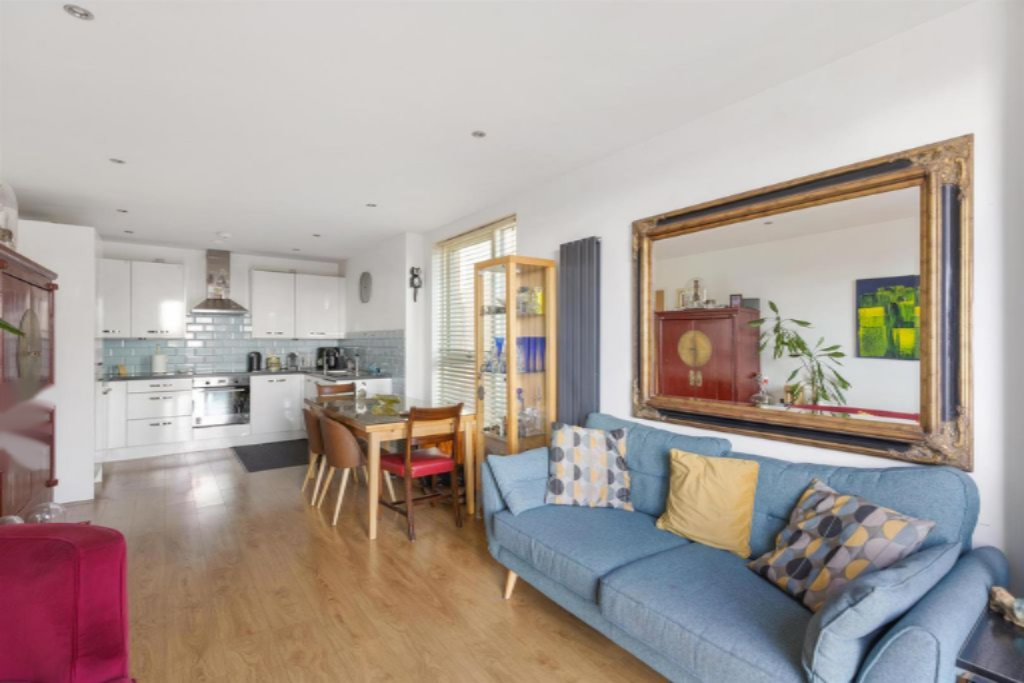 Flat in London, United Kingdom, 72 m² - picture 18