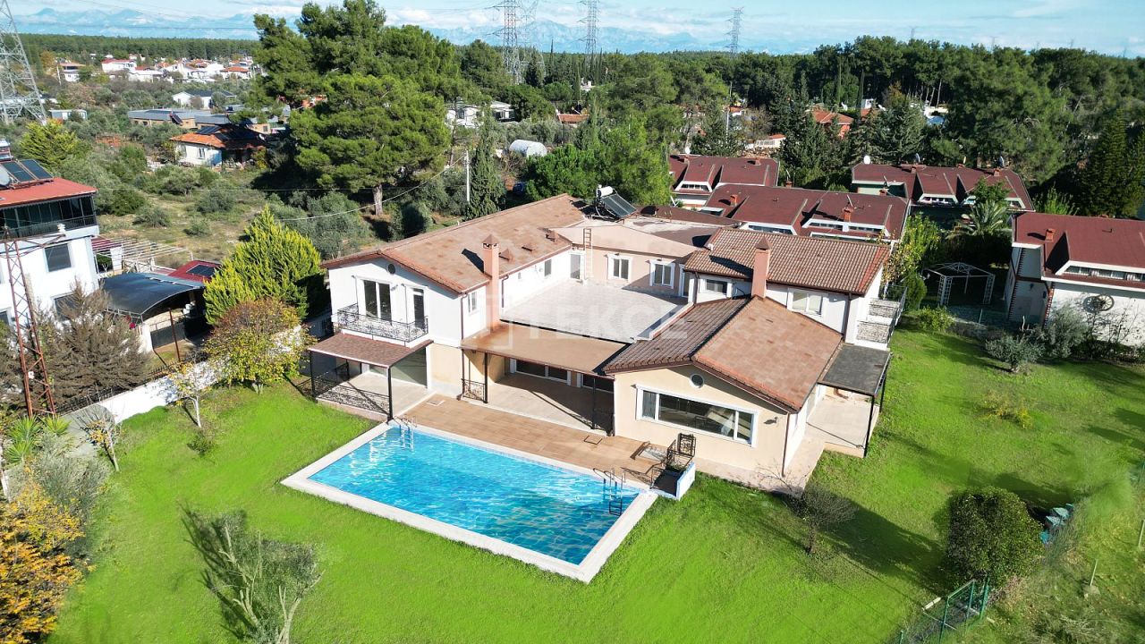 Villa in Antalya, Turkey, 864 m² - picture 1