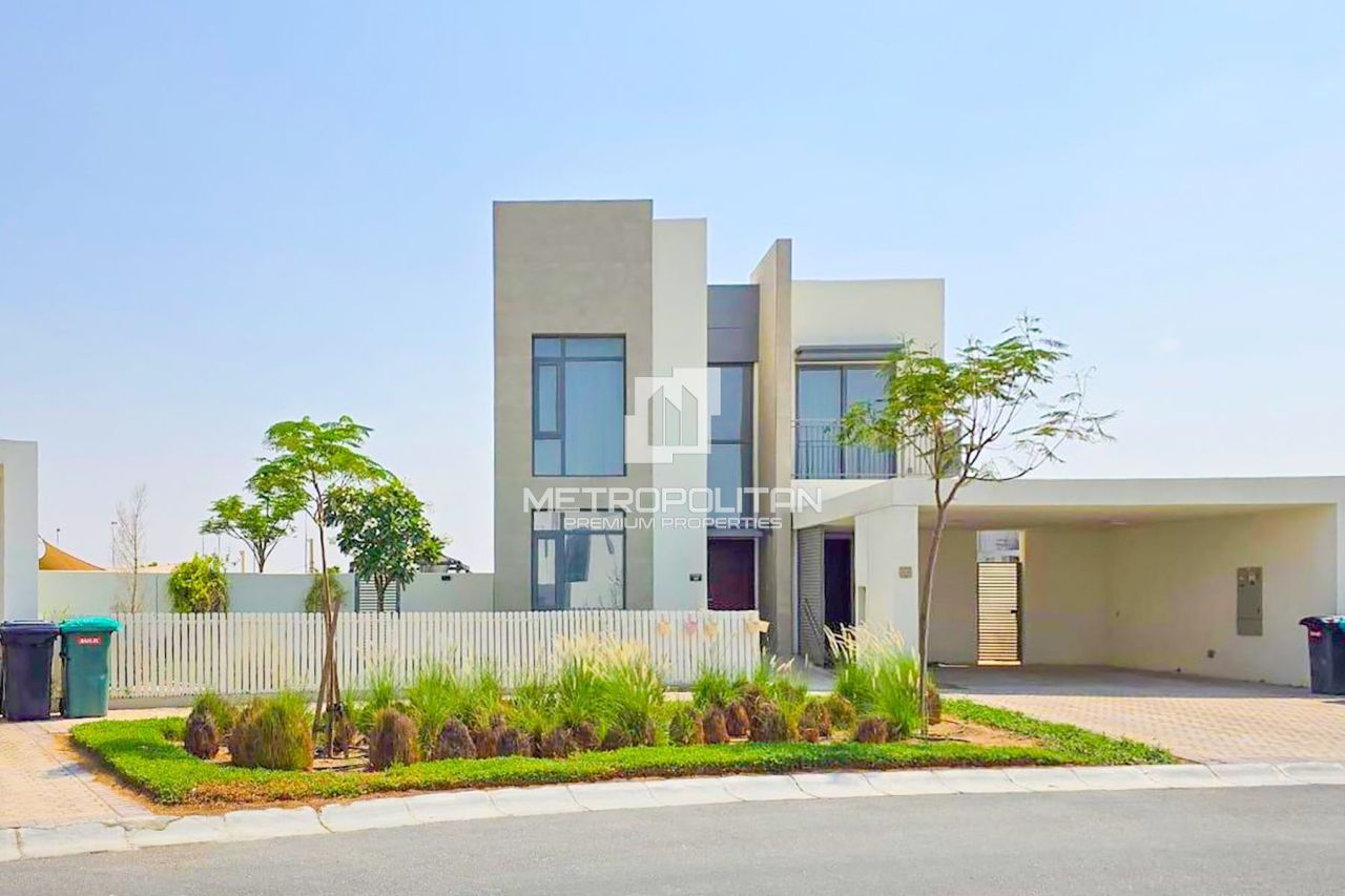 Villa in Dubai, UAE, 650 m² - picture 1