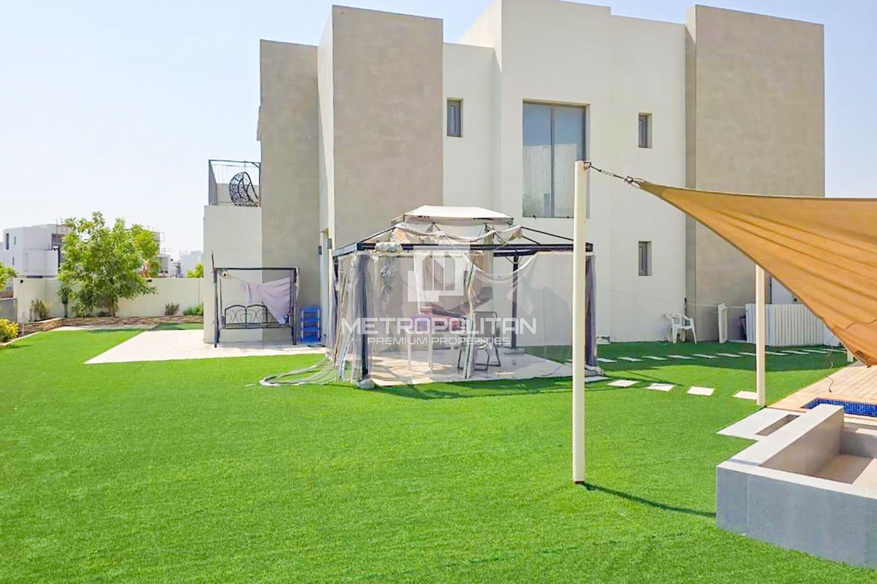 Villa in Dubai, UAE, 650 m² - picture 2
