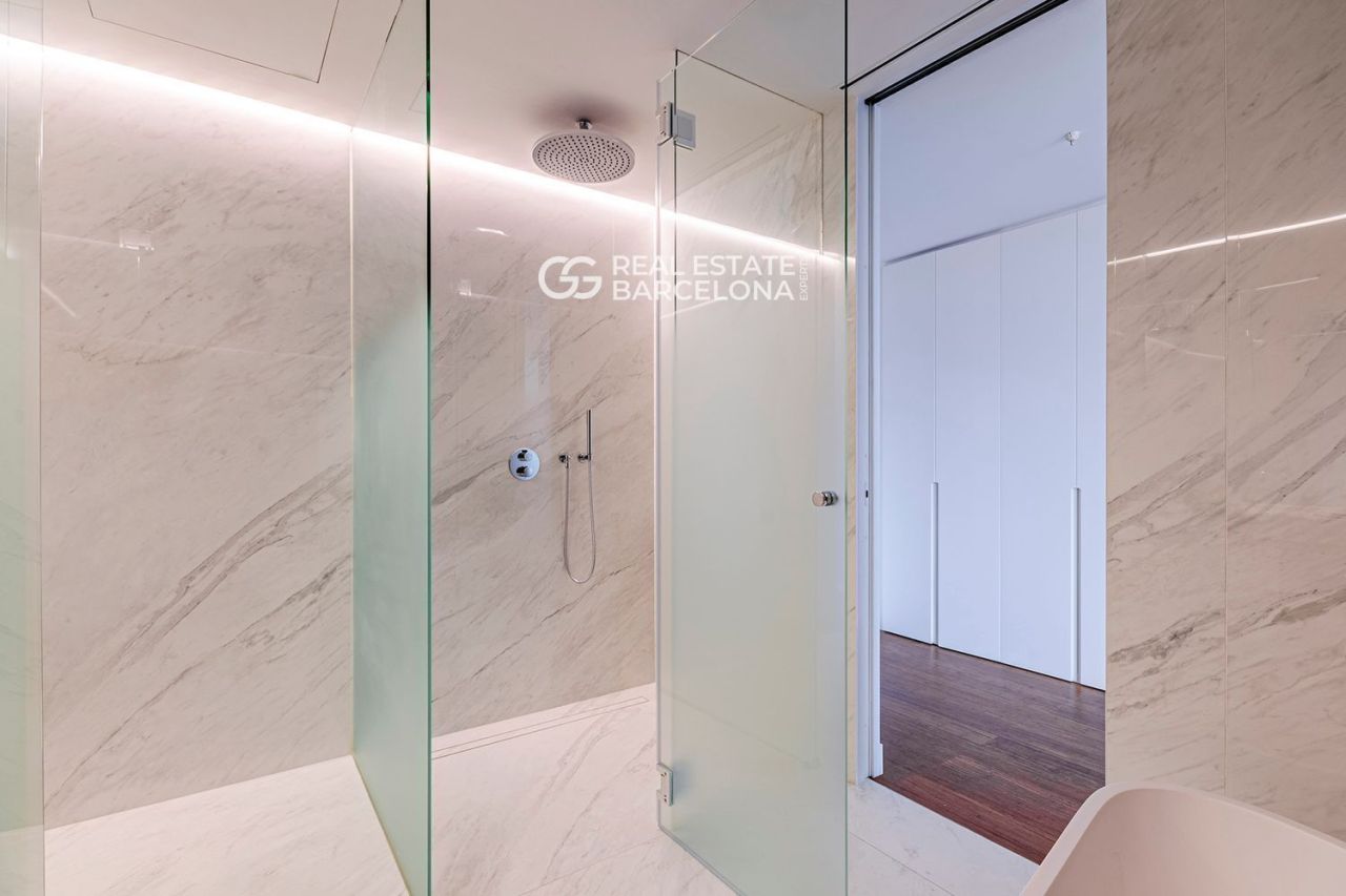 Flat in Barcelona, Spain, 227 m² - picture 10