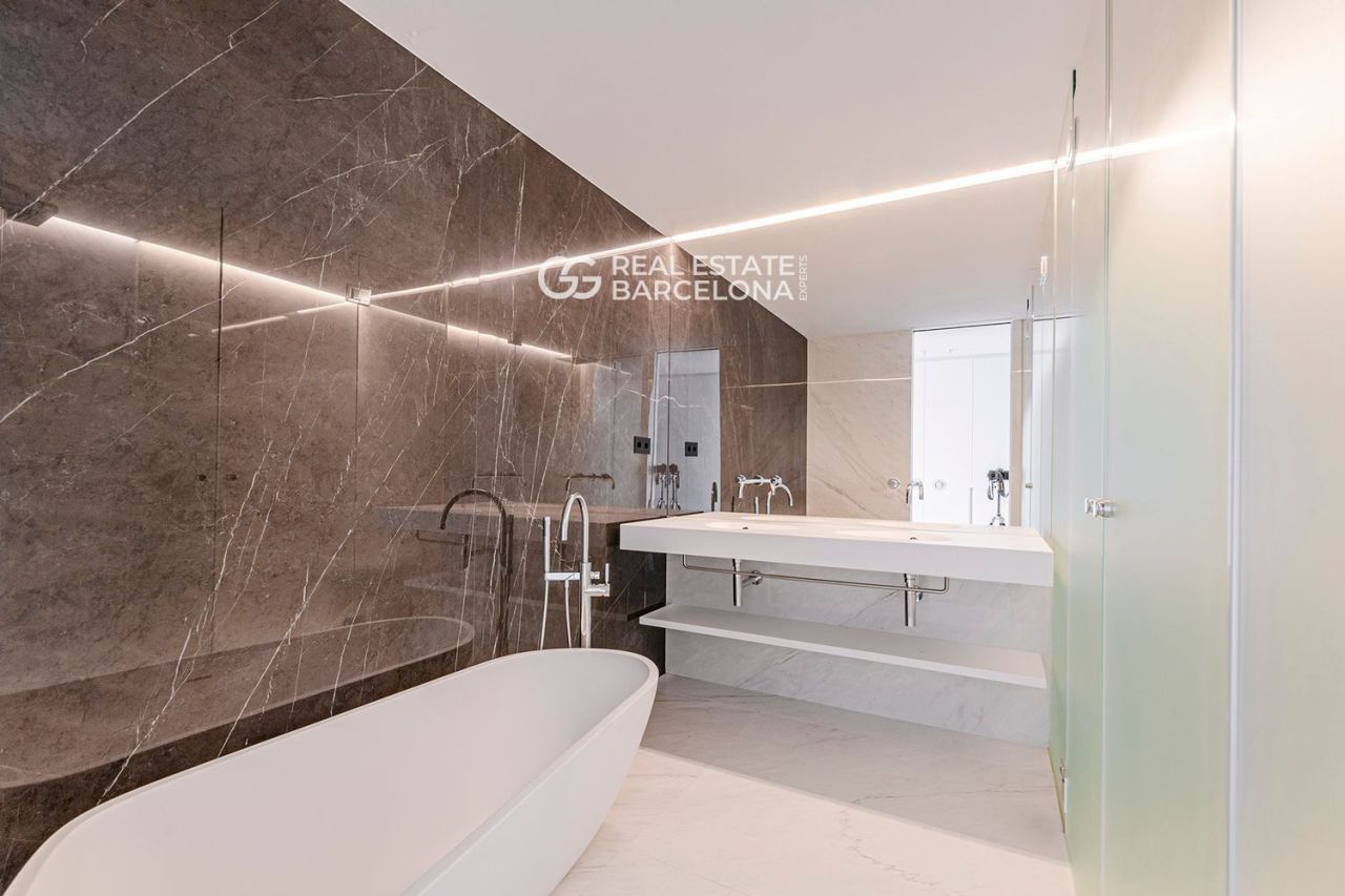 Flat in Barcelona, Spain, 386 m² - picture 10