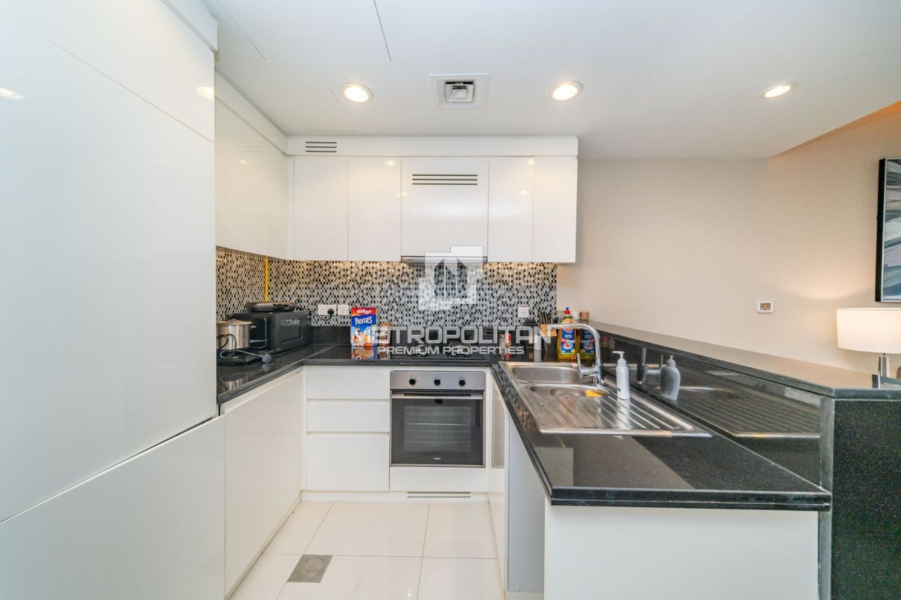 Apartment in Dubai, UAE, 63 m² - picture 7