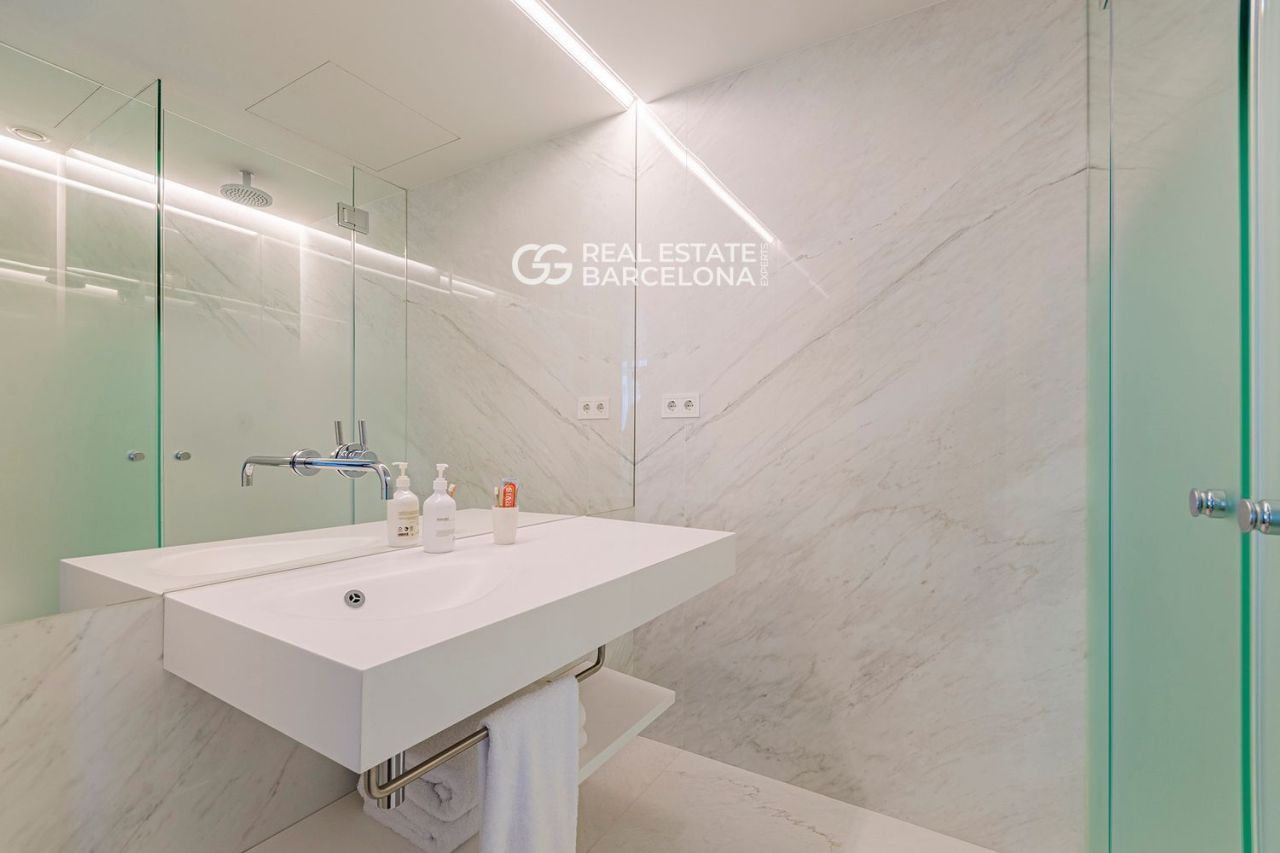 Flat in Barcelona, Spain, 184 m² - picture 13