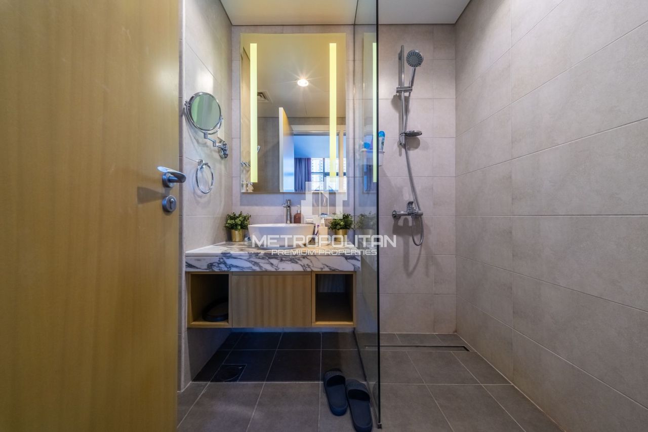 Apartment in Dubai, UAE, 63 m² - picture 8