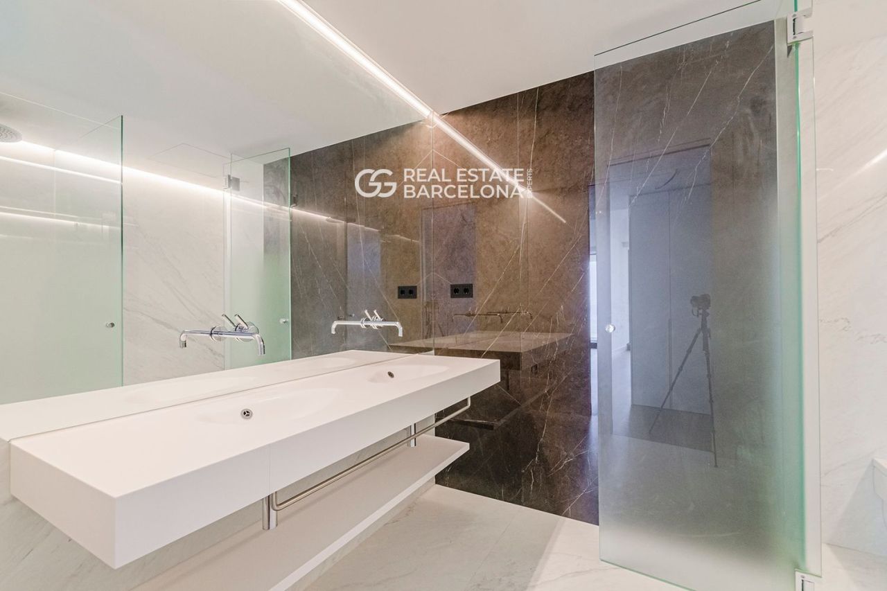 Flat in Barcelona, Spain, 194 m² - picture 17