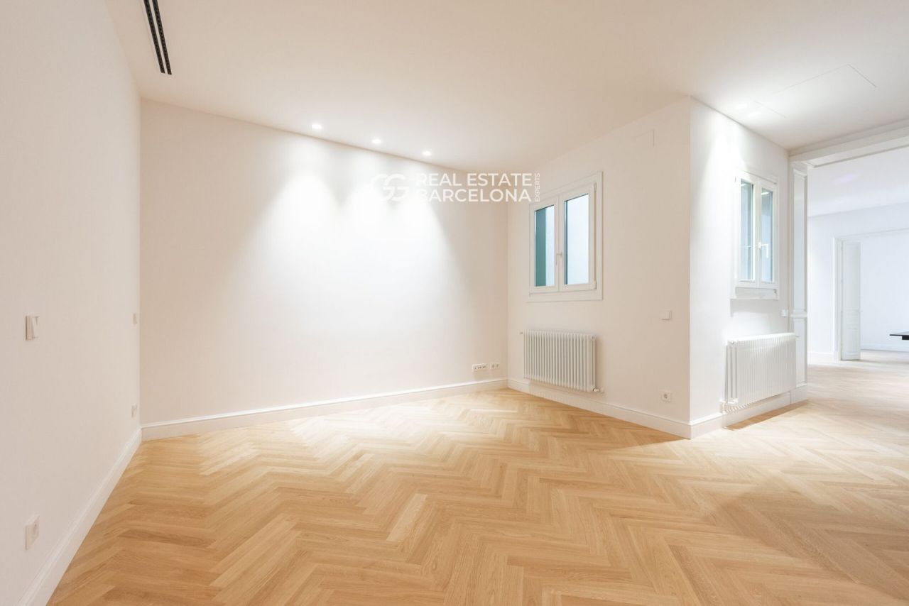 Flat in Barcelona, Spain, 163 m² - picture 17
