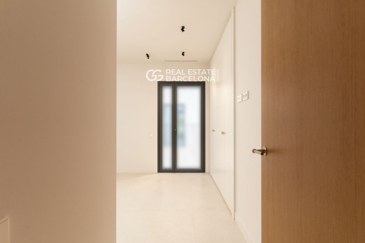 Flat in Barcelona, Spain, 200 m² - picture 19