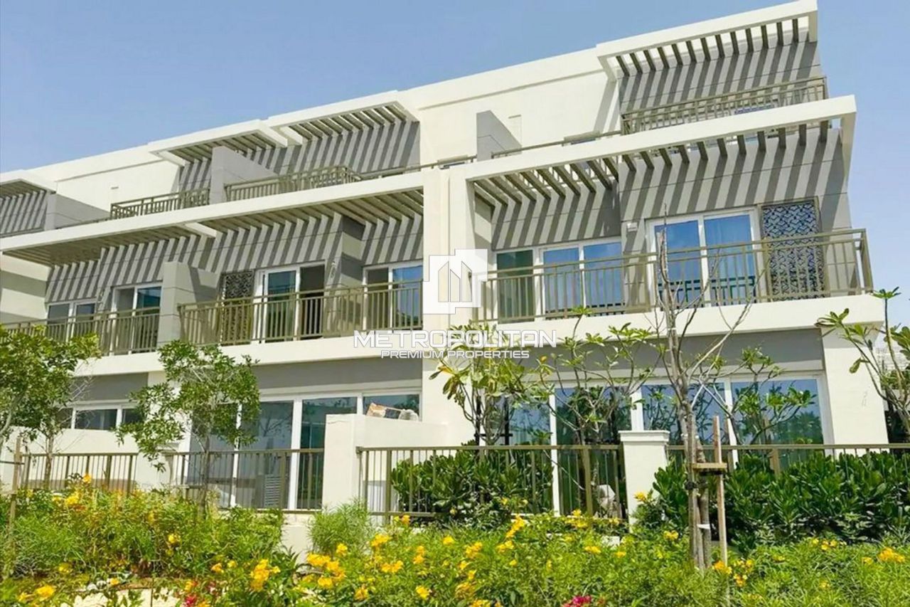 Casa adosada en Dubái, EAU, 210 m² - imagen 1