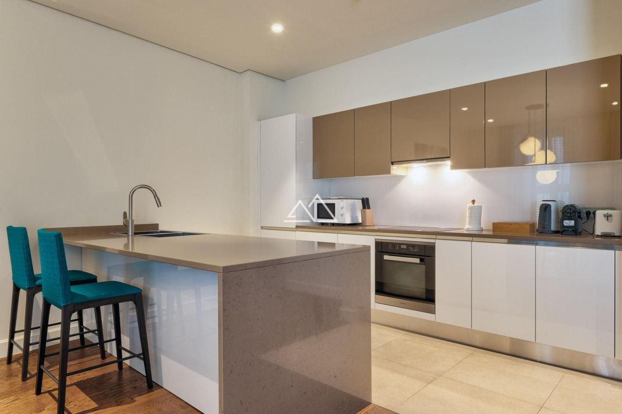 Apartment in Kumbor, Montenegro, 155 m² - picture 3