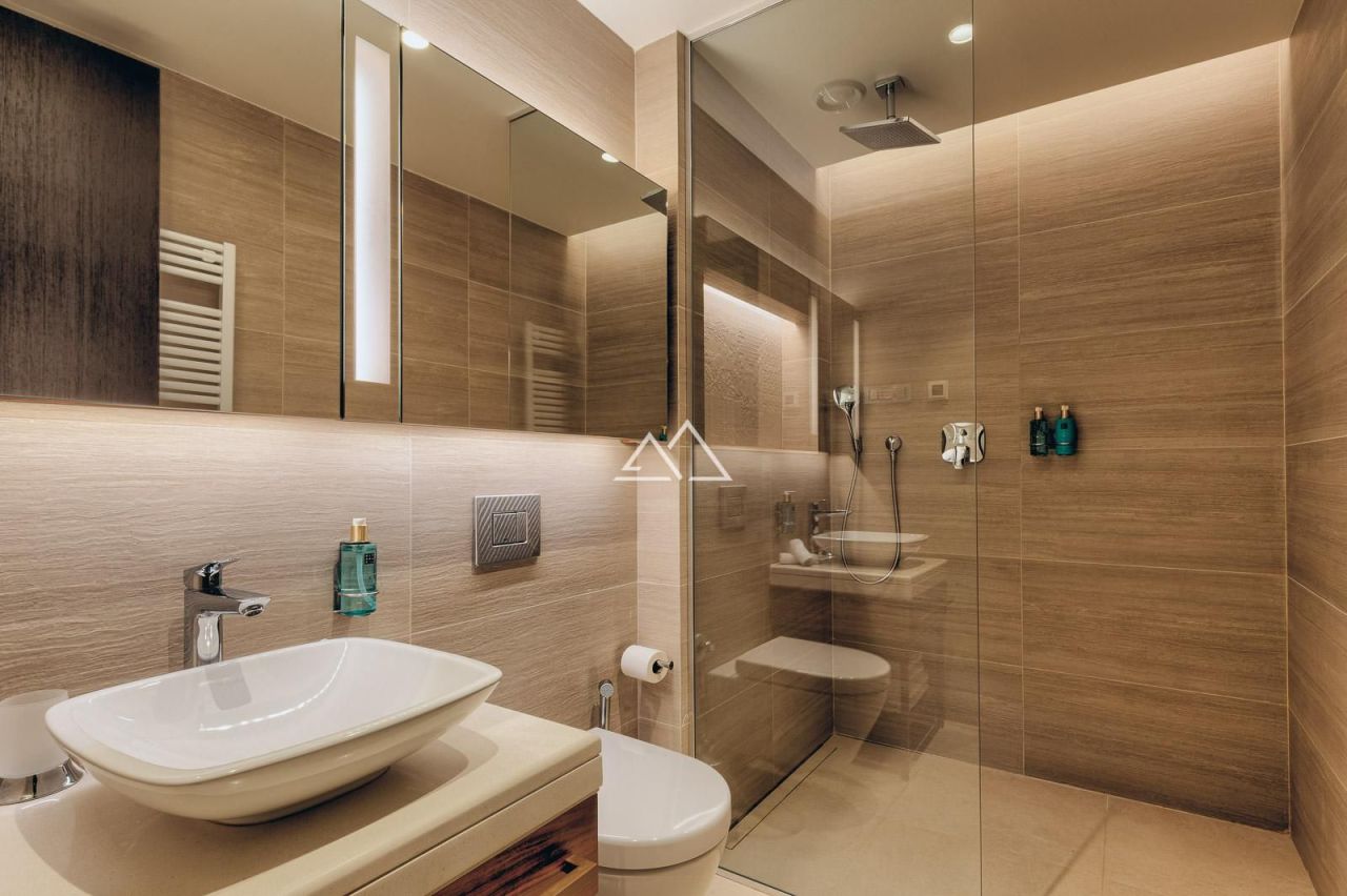 Apartment in Kumbor, Montenegro, 155 m² - picture 10