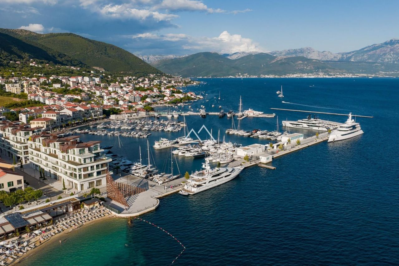 Apartment in Kumbor, Montenegro, 155 m² - picture 12