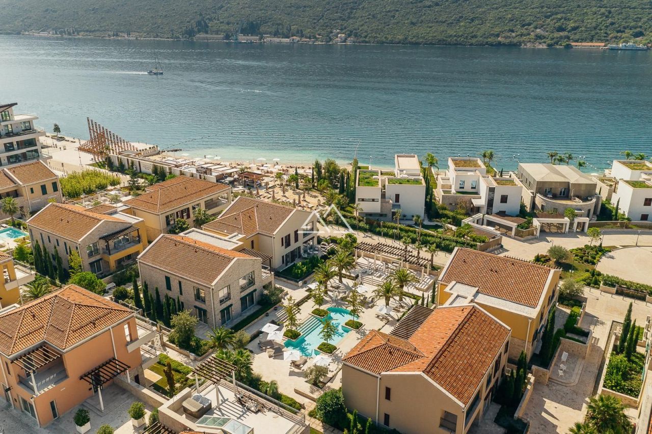 Apartment in Kumbor, Montenegro, 155 m² - picture 13