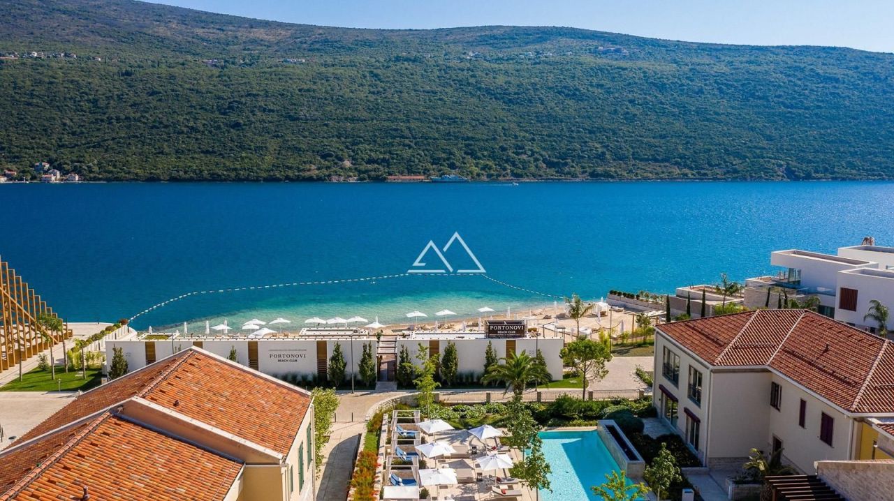 Apartment in Kumbor, Montenegro, 155 m² - picture 17