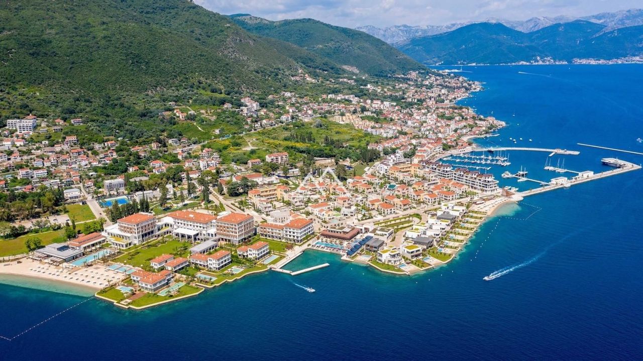 Apartment in Kumbor, Montenegro, 155 m² - picture 18