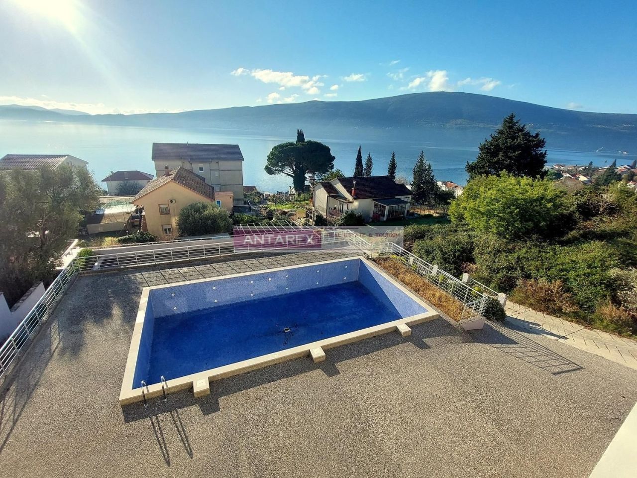 Apartment in Bijela, Montenegro, 41 m² - picture 1