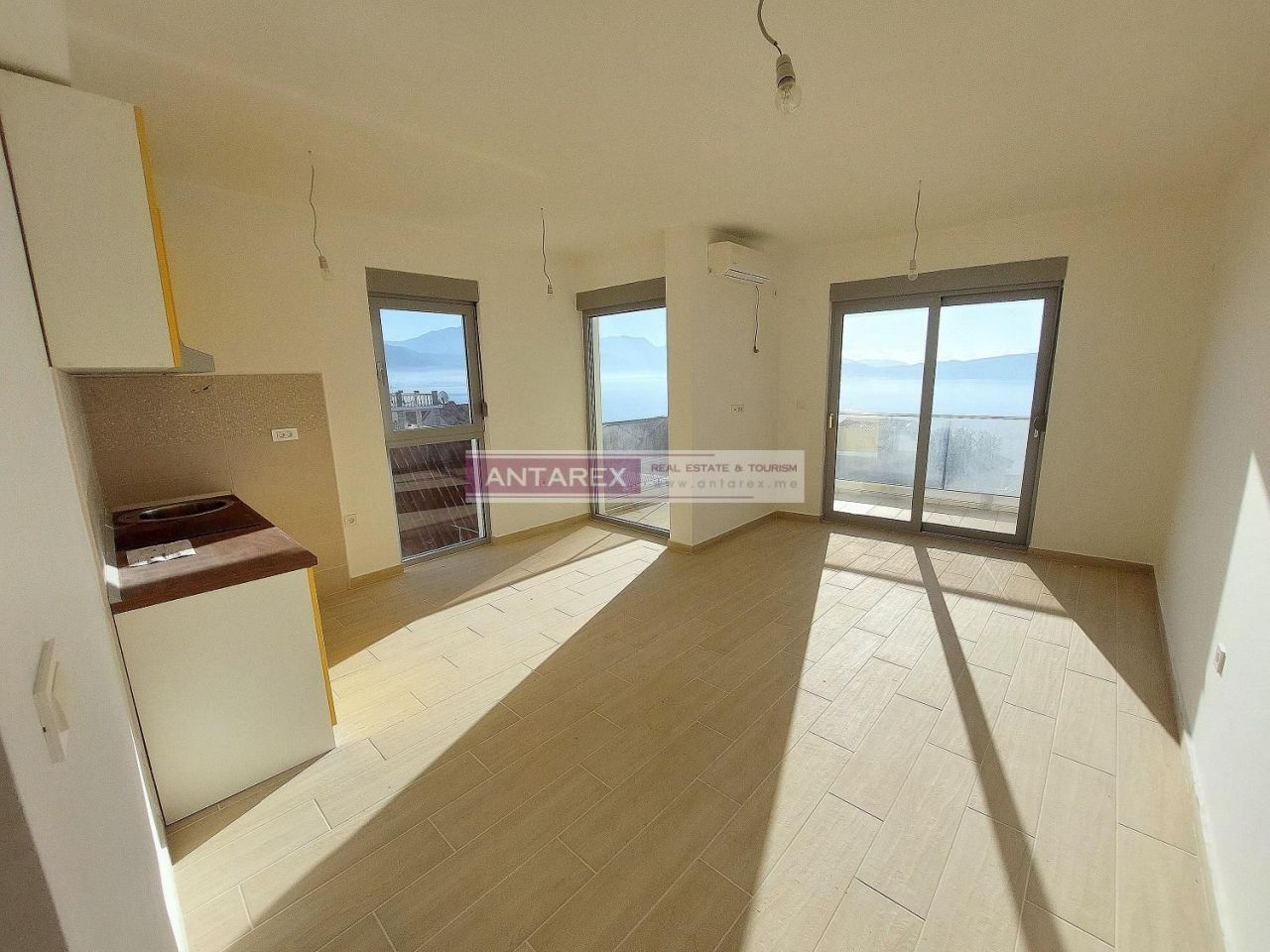 Apartment in Bijela, Montenegro, 54 m² - picture 2
