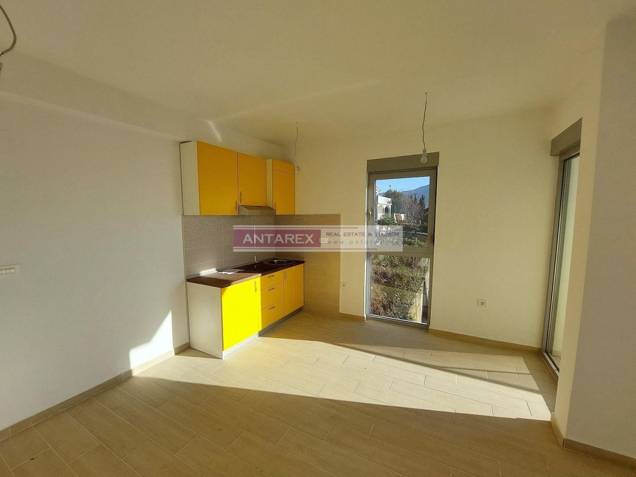 Apartment in Bijela, Montenegro, 54 m² - picture 3