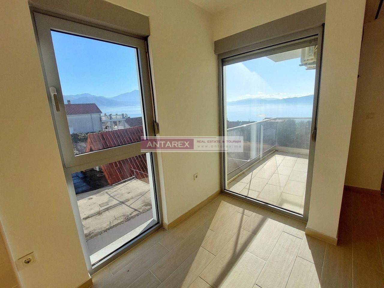 Apartment in Bijela, Montenegro, 54 m² - picture 4