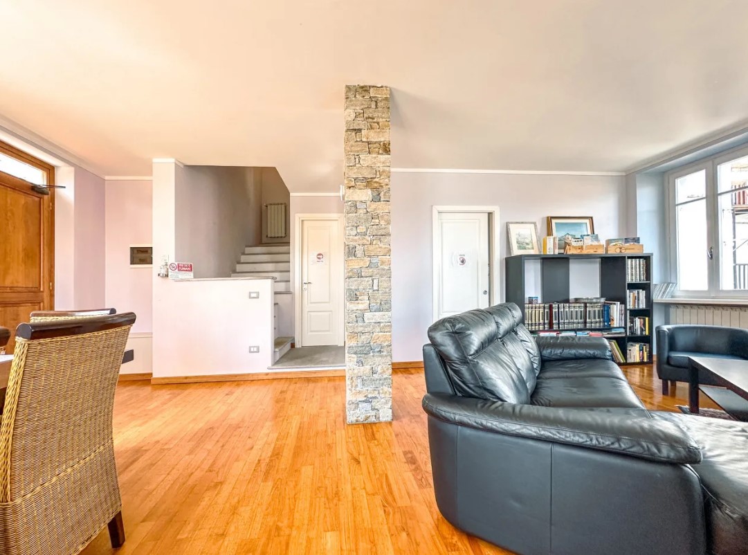 Hôtel à Oggebbio, Italie, 3 500 m² - image 4