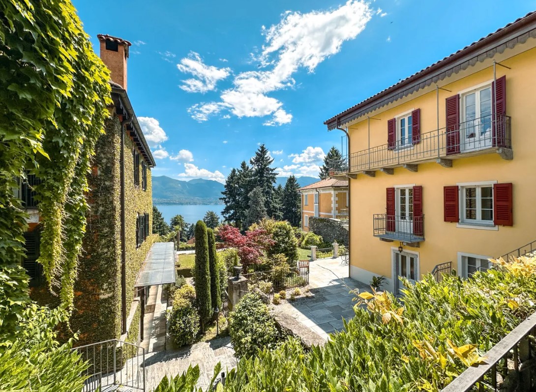 Hôtel à Oggebbio, Italie, 3 500 m² - image 2