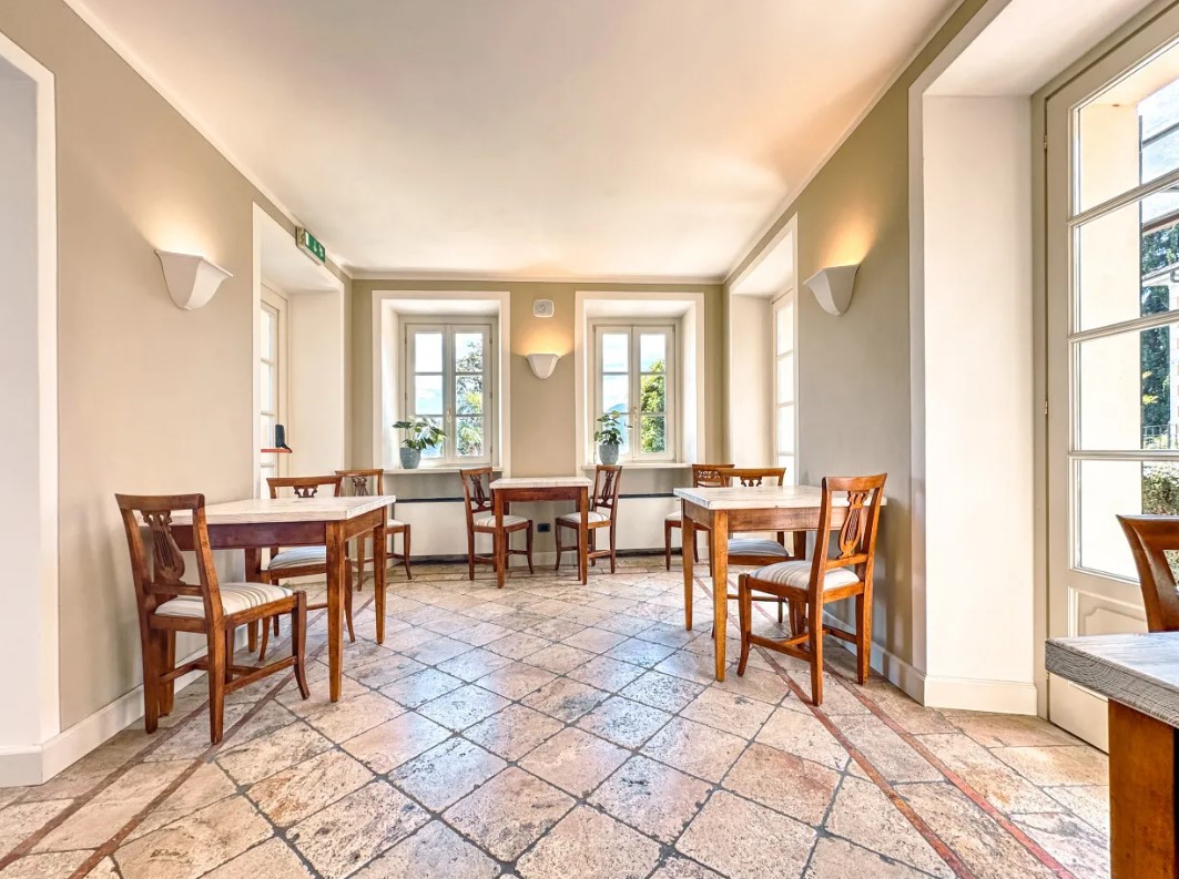 Hôtel à Oggebbio, Italie, 3 500 m² - image 8