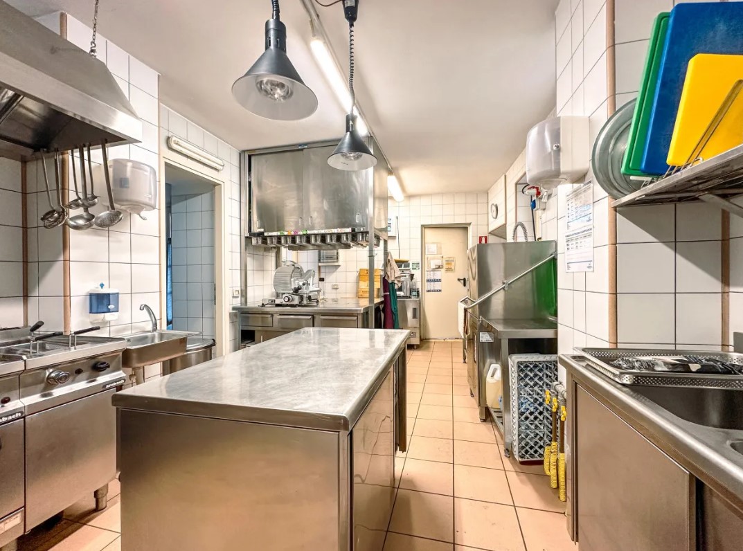 Hôtel à Oggebbio, Italie, 3 500 m² - image 9