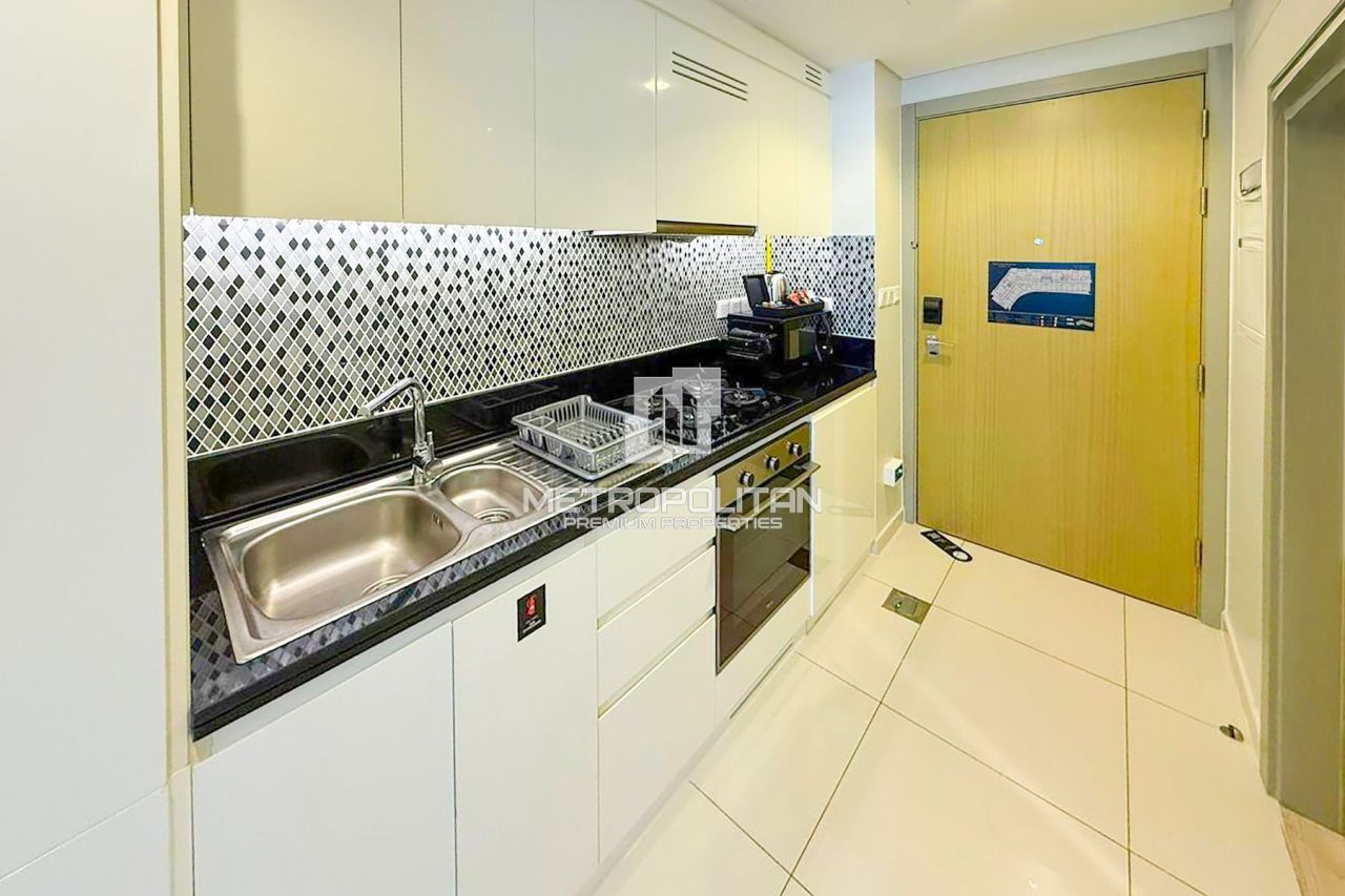 Apartment in Dubai, UAE, 40 m² - picture 2