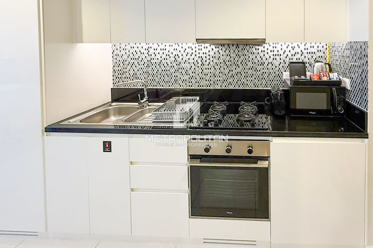 Apartment in Dubai, UAE, 40 m² - picture 8