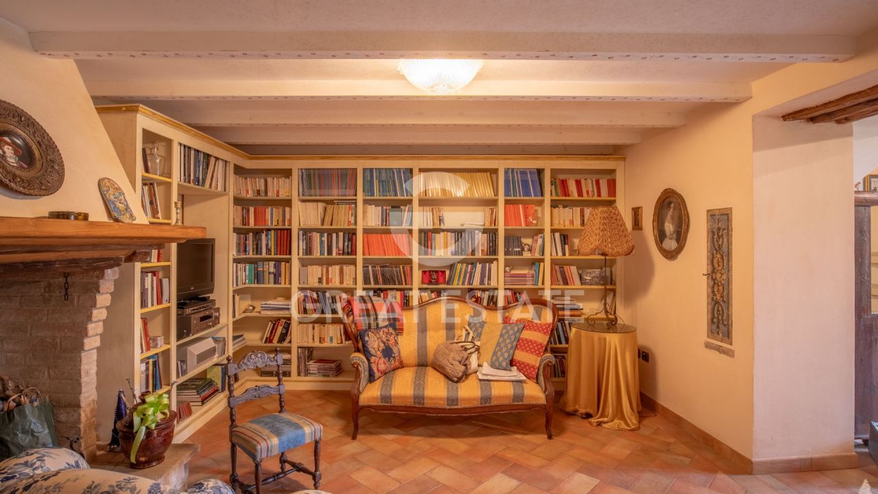 House in Perugia, Italy, 380 m² - picture 13