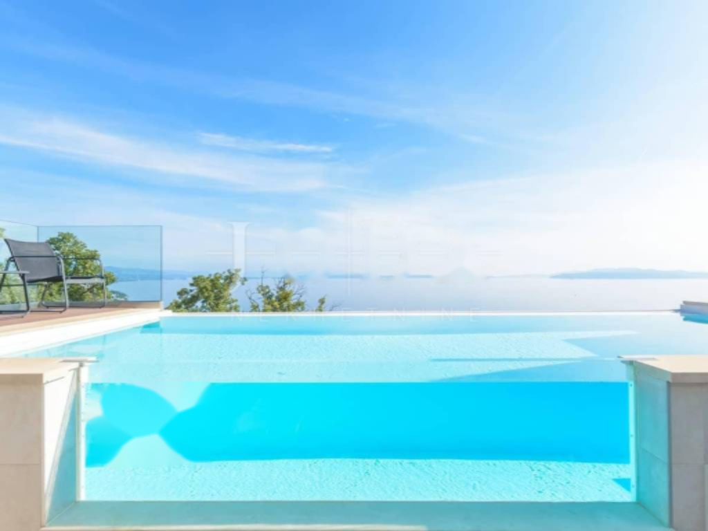 Maison à Opatija, Croatie, 200 m² - image 1