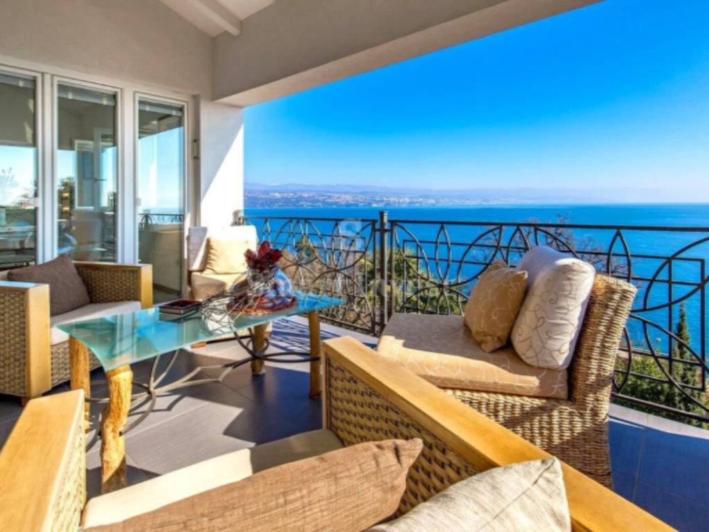 Maison à Opatija, Croatie, 481 m² - image 1