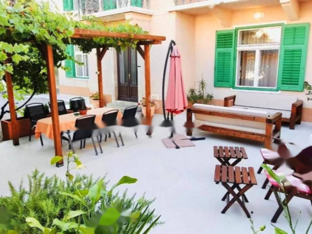 Flat in Opatija, Croatia, 200 m² - picture 1