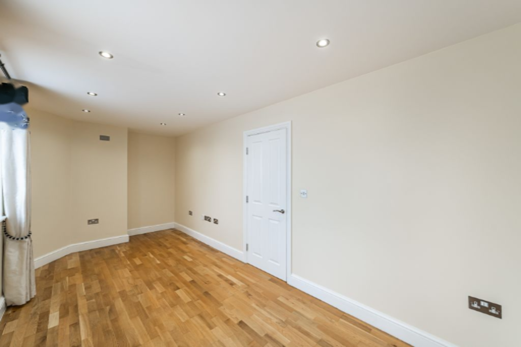 Flat in London, United Kingdom, 46 m² - picture 4