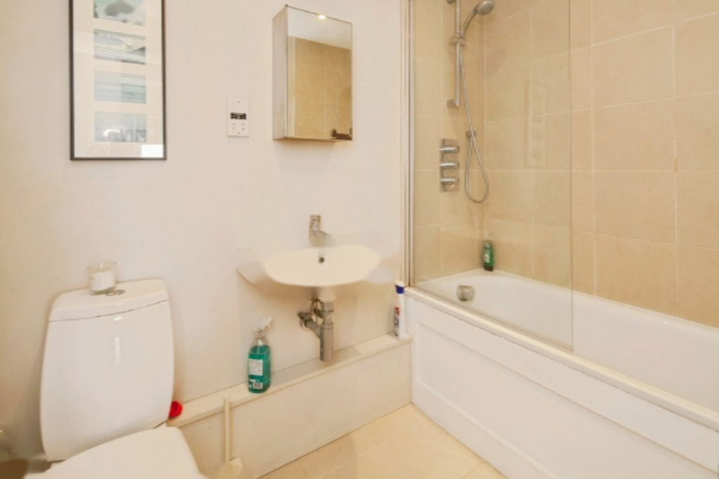 Flat in London, United Kingdom, 58 m² - picture 4