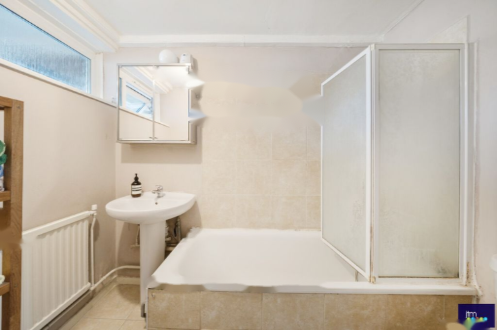 Flat in London, United Kingdom, 48 m² - picture 1