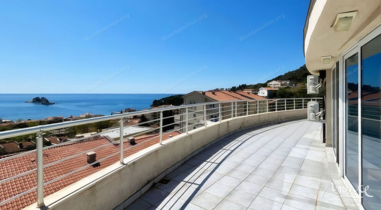 Apartamento en Petrovac, Montenegro, 169 m² - imagen 1