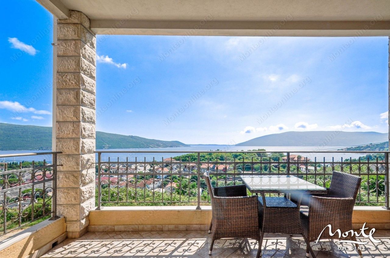 Villa a Zelenika, Montenegro, 227 m² - foto 1