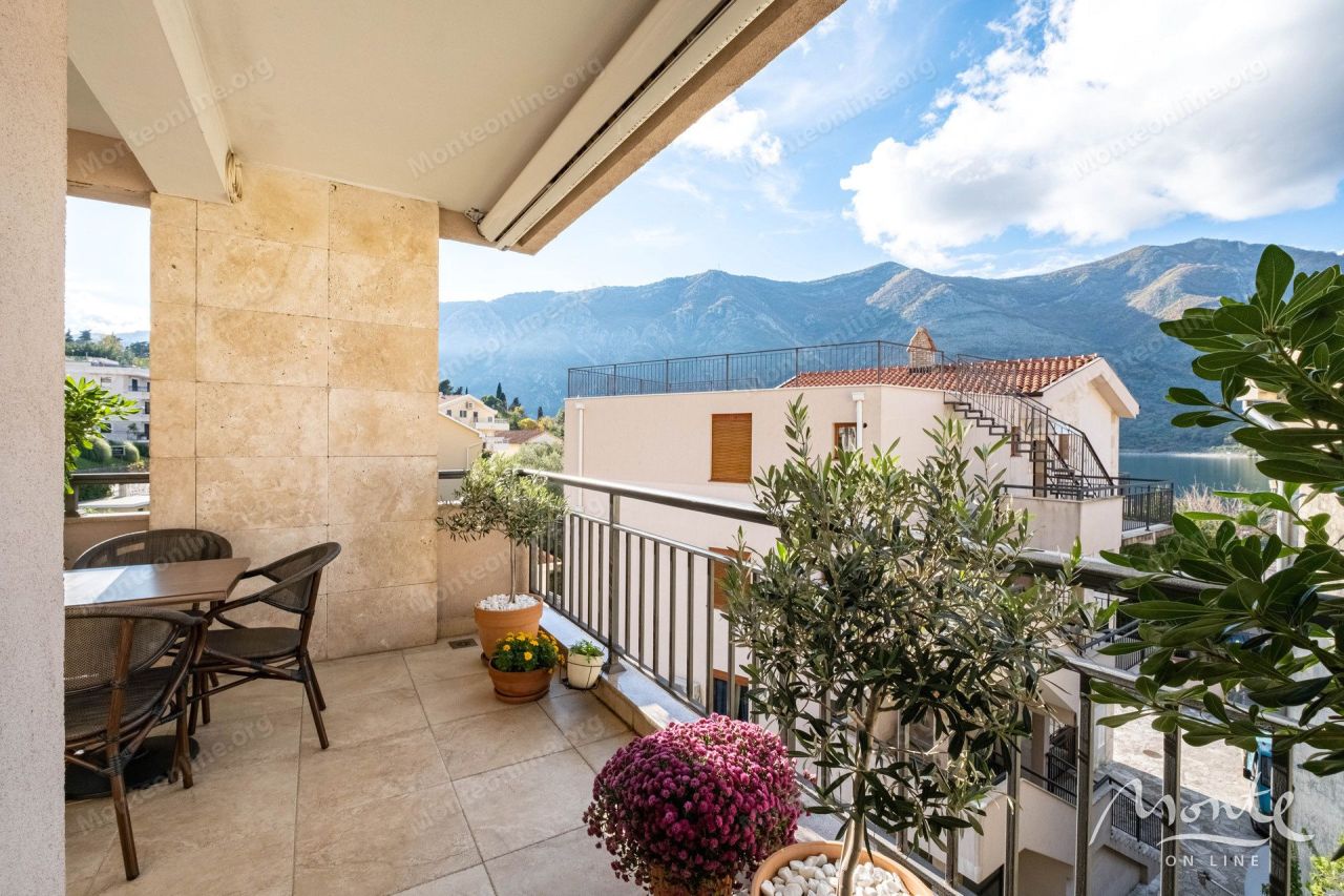 Appartement à Dobrota, Monténégro, 114 m² - image 1