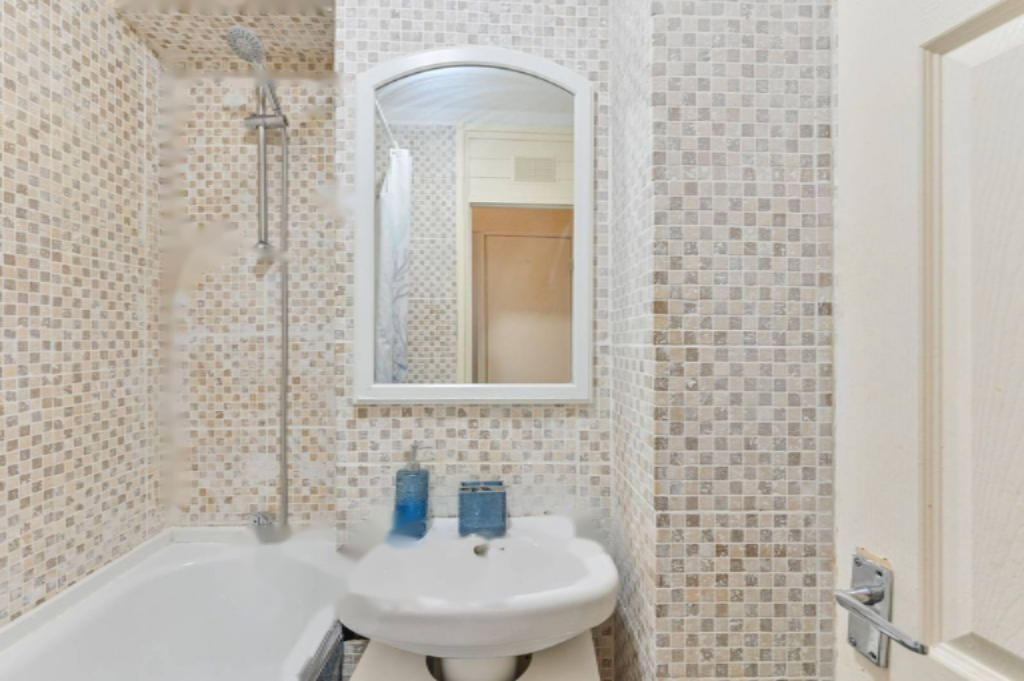 Flat in London, United Kingdom, 77 m² - picture 5