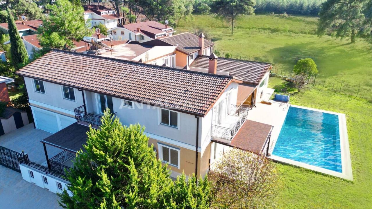 Villa in Antalya, Türkei, 864 m² - Foto 1