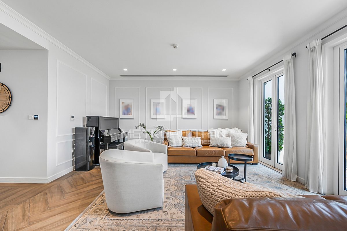 Villa in Dubai, UAE, 344 m² - picture 1