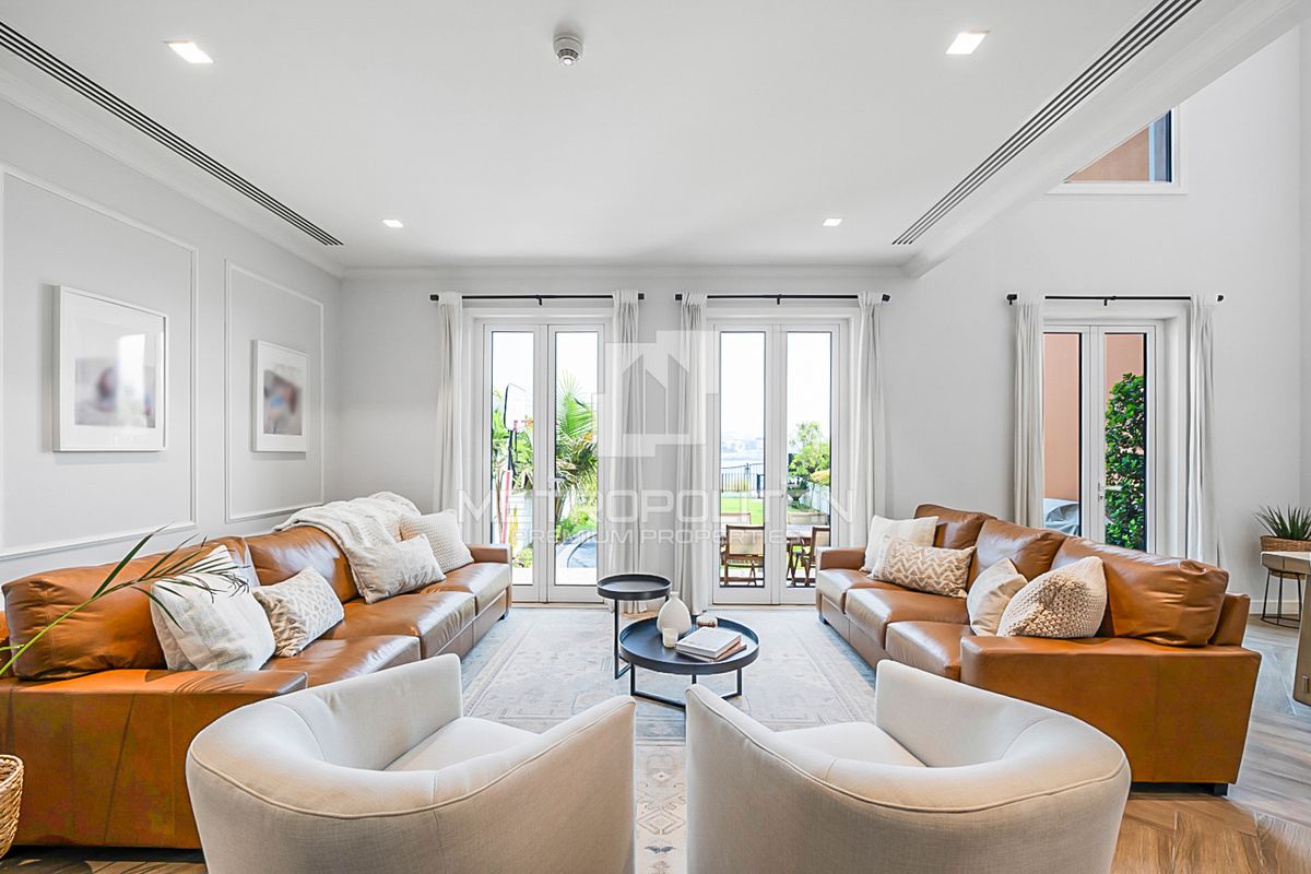 Villa in Dubai, UAE, 344 m² - picture 2