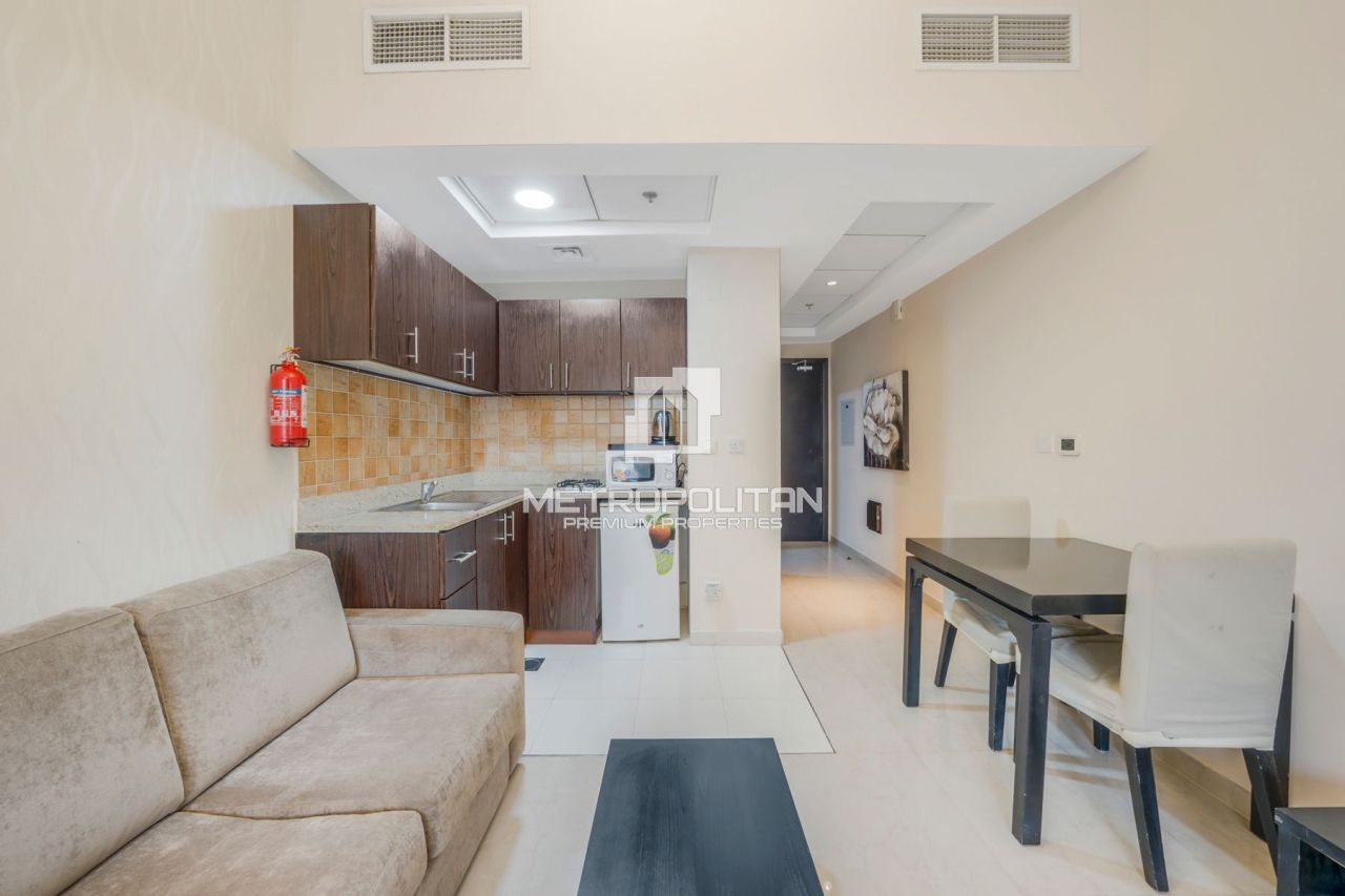 Apartment in Dubai, UAE, 32 m² - picture 2